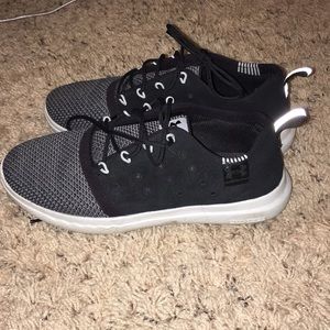 Women’s Under Armour tennis shoe